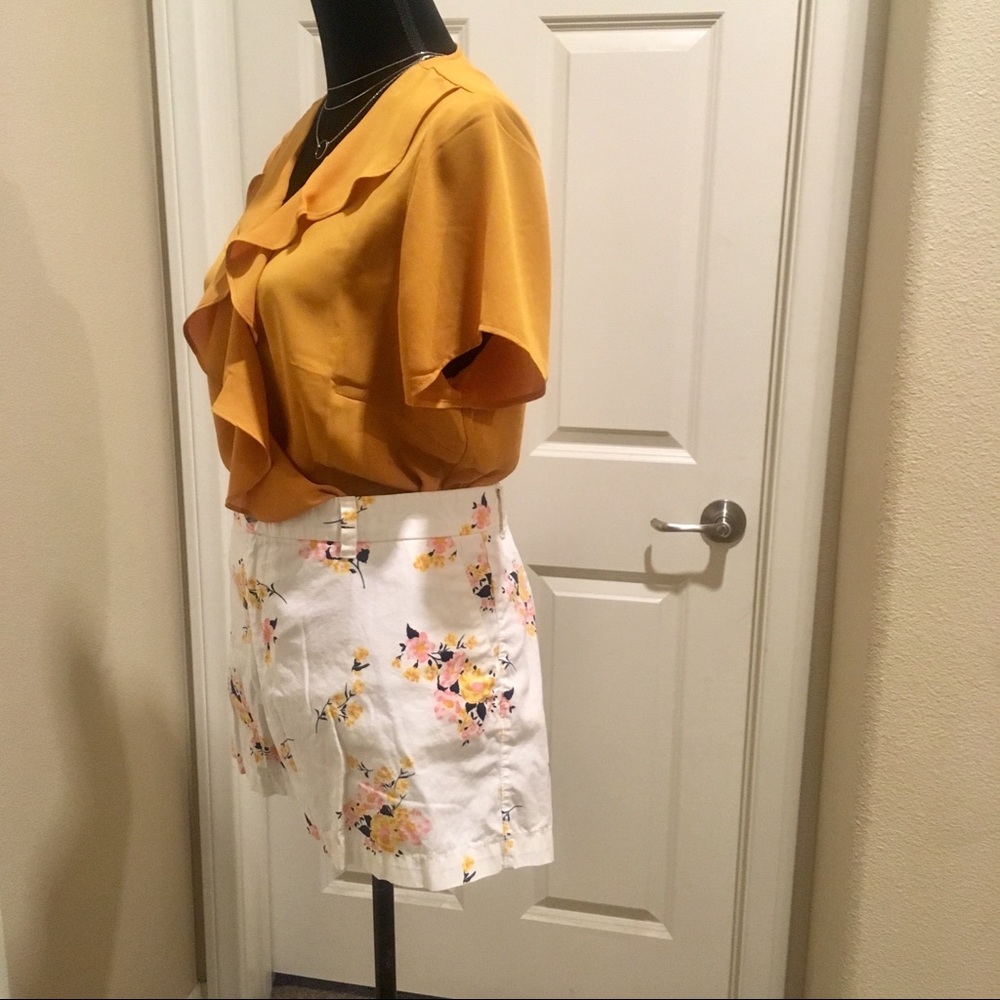 Mini Shorts - Picture 2 of 5